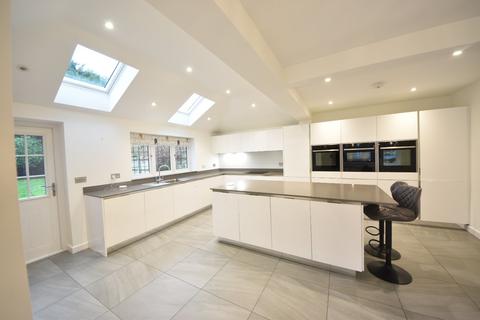 5 bedroom detached house to rent, Blackpond Lane, Farnham Royal, Slough, Buckinghamshire, SL2