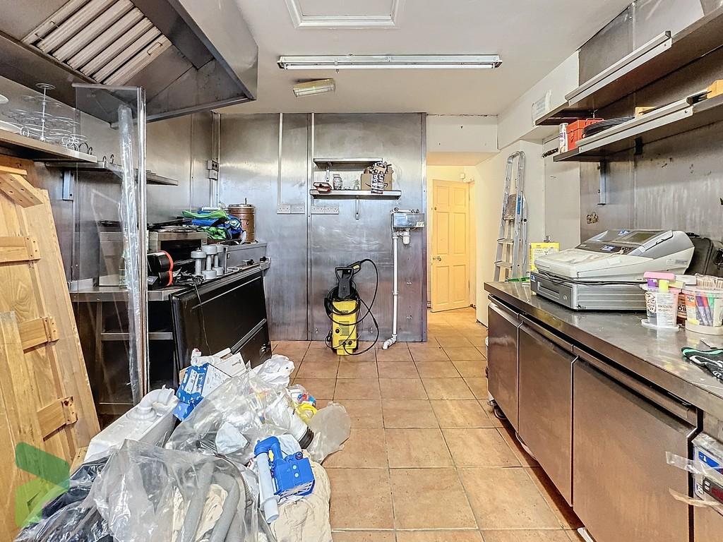 Commercial kitchen