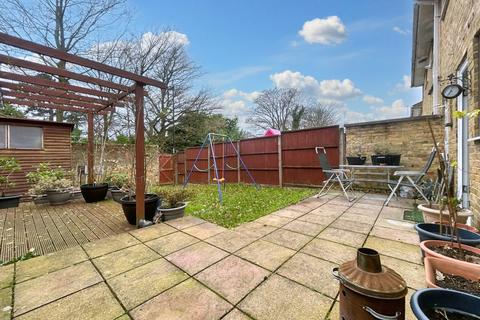 98 Vanguard Road, Southampton, SO18 2EL