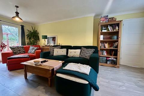98 Vanguard Road, Southampton, SO18 2EL