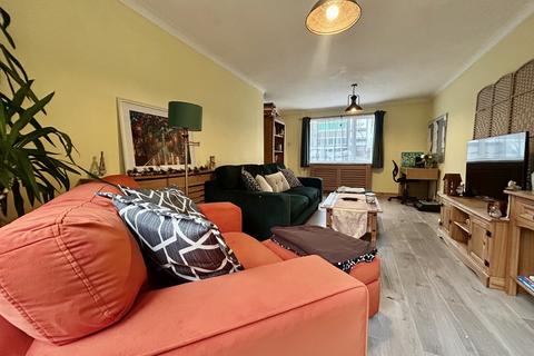 98 Vanguard Road, Southampton, SO18 2EL