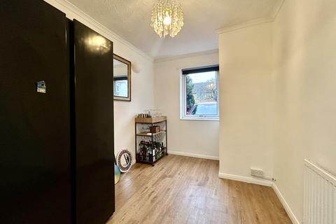 98 Vanguard Road, Southampton, SO18 2EL