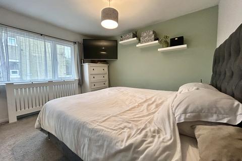 98 Vanguard Road, Southampton, SO18 2EL