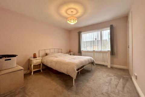 98 Vanguard Road, Southampton, SO18 2EL
