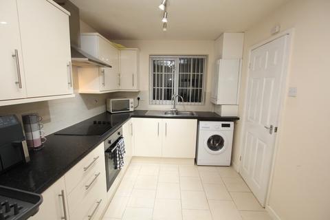 2 bedroom terraced house to rent, Eversley Court, Chester, Chester