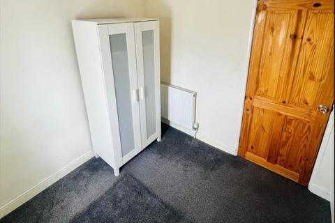 1 bedroom in a flat share to rent, Kimberely Close | Luton | LU4 0SH