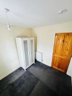 1 bedroom in a flat share to rent, Kimberely Close | Luton | LU4 0SH