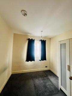 1 bedroom in a flat share to rent, Kimberely Close | Luton | LU4 0SH