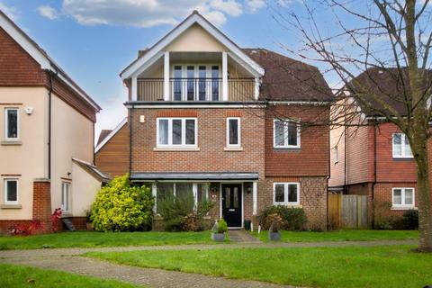 5 bedroom detached house to rent, Mulberry Way, Ashtead