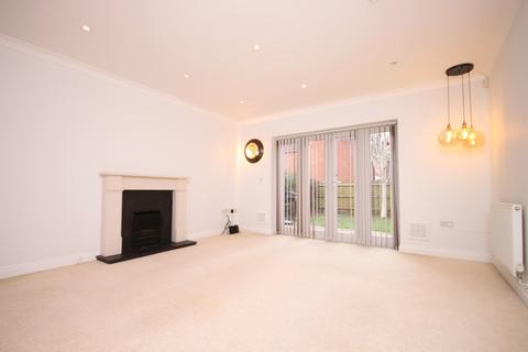 5 bedroom detached house to rent, Mulberry Way, Ashtead