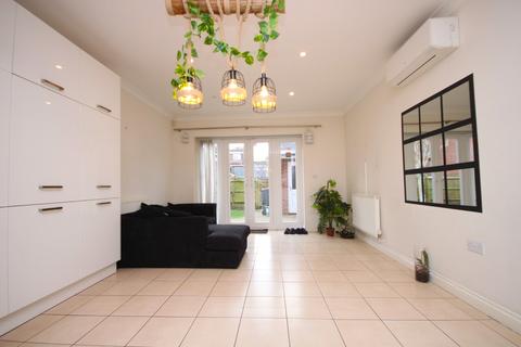 5 bedroom detached house to rent, Mulberry Way, Ashtead