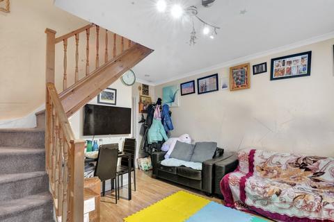 2 bedroom terraced house for sale, Lansbury Drive, Hayes