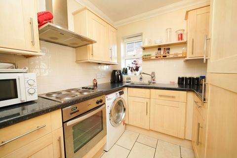 2 bedroom flat to rent, Langtry Court, Leighton Buzzard