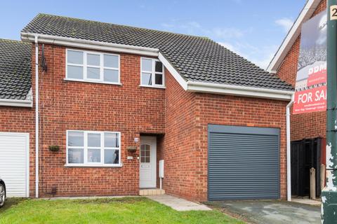 3 bedroom semi-detached house for sale, Kinloch Way, Immingham, Grimsby, N.E.Lincolnshire, DN40