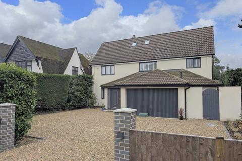 5 bedroom detached house to rent, Woodham Waye, Woking GU21