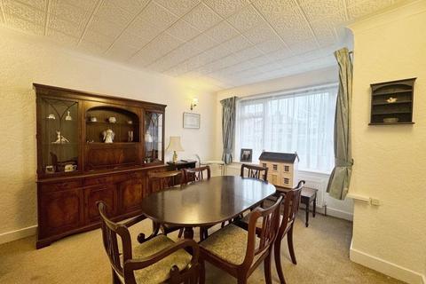 4 bedroom semi-detached house for sale, Beverley Drive, Edgware