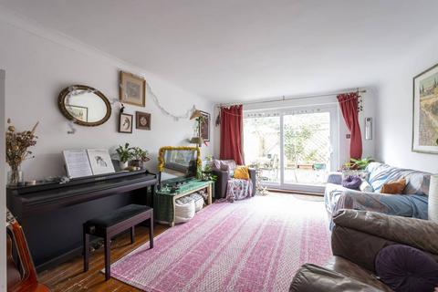 3 bedroom terraced house to rent, Lewesdon Close, Southfields, London, SW19