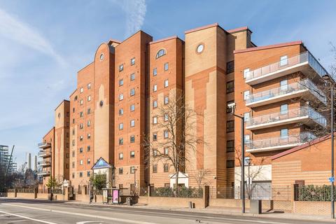 2 bedroom flat for sale, Nine Elms Lane, Vauxhall, London, SW8