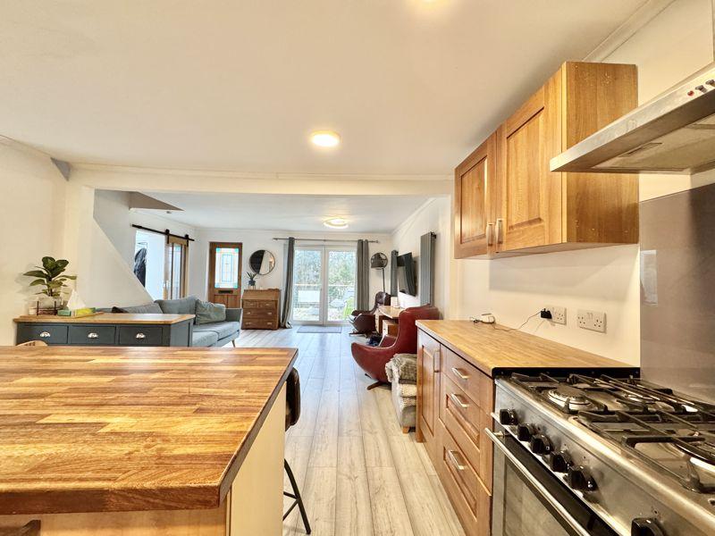 Kitchen / Living /