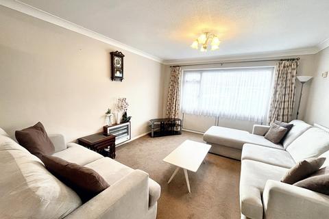 3 bedroom terraced house to rent, Goodman Park, Slough SL2