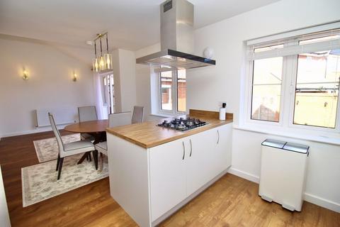 4 bedroom detached house to rent, St. Andrews Road, Southampton SO32