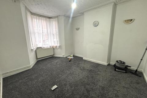 4 bedroom end of terrace house to rent, Dexter Street, Derby