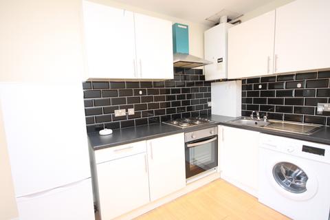 Studio to rent, High Road, Tottenham, London, N17