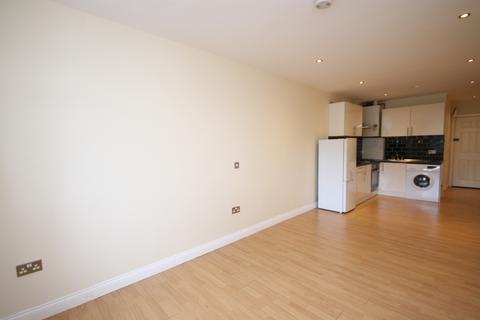 Studio to rent, High Road, Tottenham, London, N17