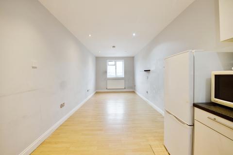 Studio to rent, High Road, Tottenham, London, N17