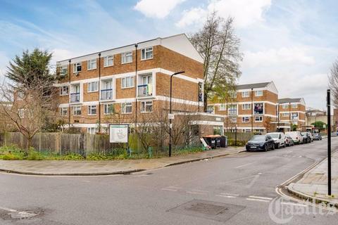 3 bedroom maisonette for sale, Ashbourne Court, London E5