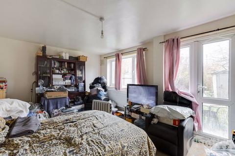 3 bedroom maisonette for sale, Ashbourne Court, London E5