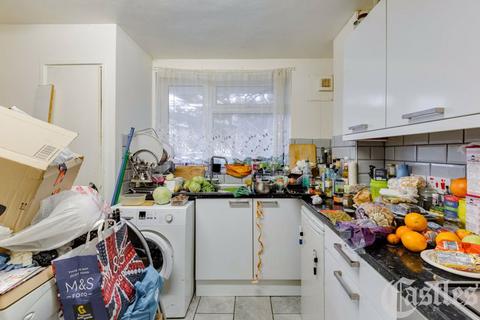 3 bedroom maisonette for sale, Ashbourne Court, London E5