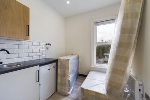 1 bedroom apartment to rent, High Street, Chatham