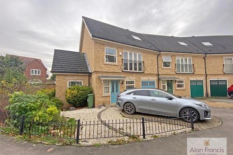 4 bedroom semi-detached house to rent, Faraday Drive, Shenley Lodge