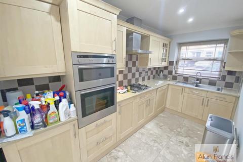 4 bedroom semi-detached house to rent, Faraday Drive, Shenley Lodge