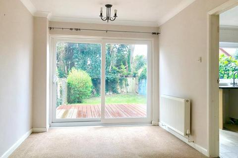 3 bedroom semi-detached house to rent, Park Gate