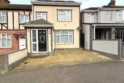 4 bedroom end of terrace house for sale, Beverley Road, Beech Hill, Luton, Bedfordshire, LU4 8EU