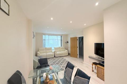 4 bedroom end of terrace house for sale, Beverley Road, Beech Hill, Luton, Bedfordshire, LU4 8EU