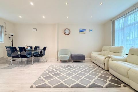 4 bedroom end of terrace house for sale, Beverley Road, Beech Hill, Luton, Bedfordshire, LU4 8EU