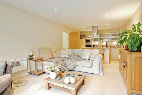 2 bedroom flat to rent, St Agnes Place, Chichester