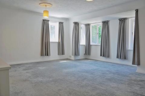 2 bedroom flat to rent, Northgate, Chichester