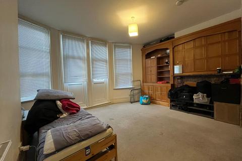 1 bedroom flat to rent, High Road, London