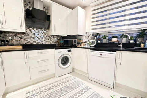 2 bedroom flat to rent, Fore Street, London N9