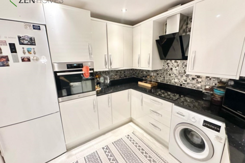 2 bedroom flat to rent, Fore Street, London N9