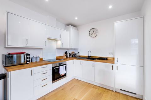 undefined, HP11 Easton St 6-4