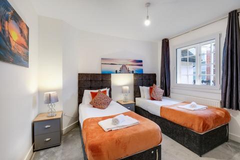 undefined, HP11 Easton St 6-4