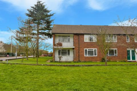 2 bedroom apartment to rent, Lea Court, Harpenden AL5