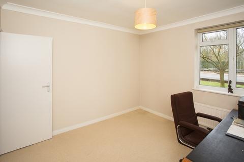 2 bedroom apartment to rent, Lea Court, Harpenden AL5