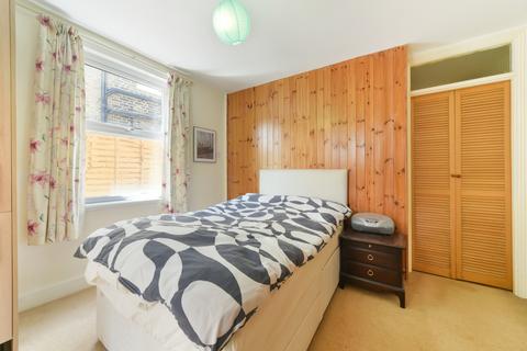 2 bedroom apartment to rent, Quicks Road, Wimbledon SW19