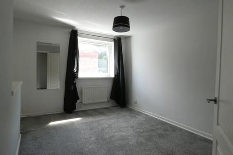 2 bedroom terraced house to rent, Stuart Court, Newcastle Upon Tyne NE3